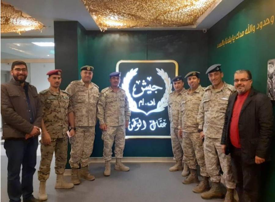 ضباط من القوات المسلحة الأردنية يزورون مجموعة الراية الإعلامية
