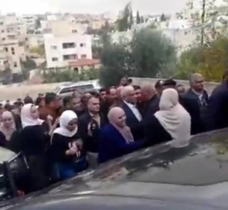 استقبال حاشد للحمود بعد خروجه من السجن