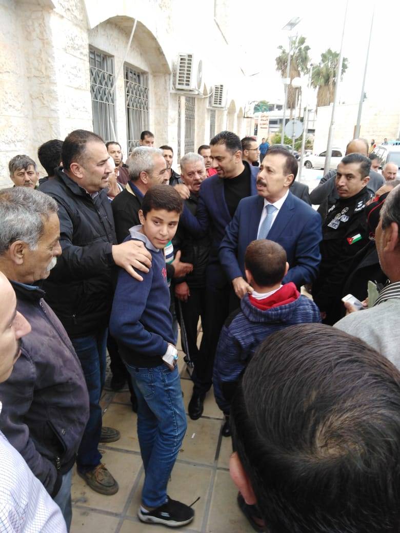 النعيمي يزور  مستشفى الرمثا الحكومي للاطمئنان على سلامة الطلبة والمعلمين... صور