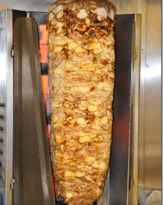 اغلاق مطعم شاورما بالزرقاء بسبب تلوث جرثومي