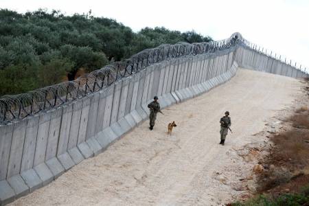 خٌفضت العقوبة من 5 لـ 3 سنوات .. سجن شاب أردني حاول التسلل لفلسطين المحتلة لتنفيذ عمليات