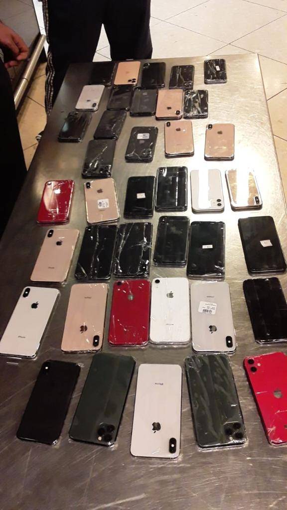 جمرك مطار الركاب يحبط تهريب سجائر الكترونية واجهزة خلوية