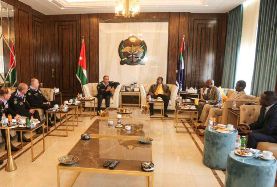 مدير الأمن العام بالانابة يلتقي اللواء عبد العزيز خلف من رئاسة قوات الشرطة السودانية