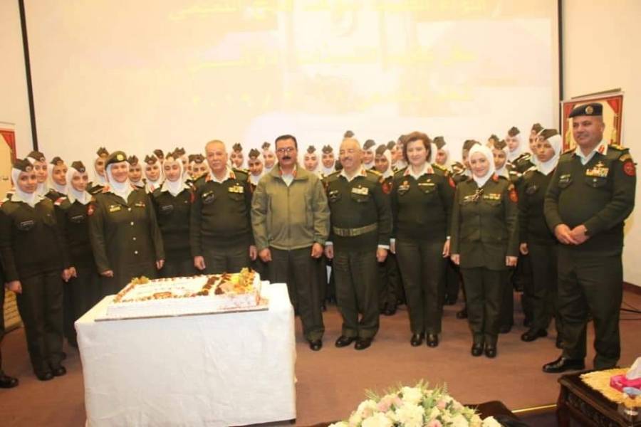 كلية الأميرة منى للتمريض تكرم تلميذاتها المتفوقات...صور.