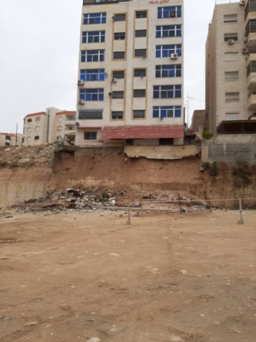 انهيار جدار استنادي بالزرقاء