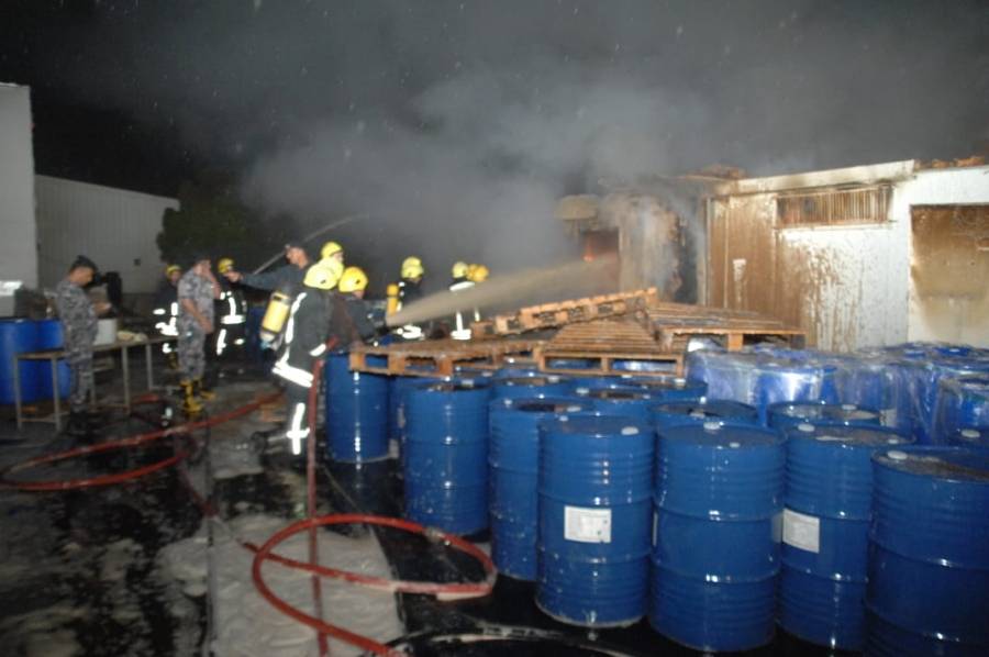 إخماد حريق كرافان تابع لأحد المصانع في محافظة اربد