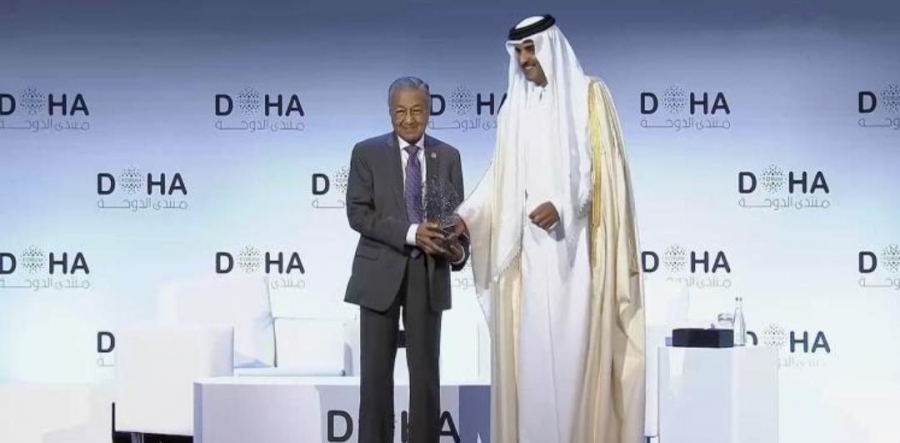الشيخ تميم  يفتتح منتدى الدوحة ويعلن اختيار مهاتير محمد شخصية العام