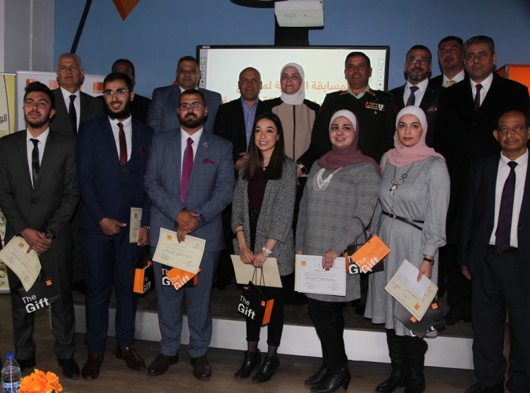 تكريم الفائزين في مسابقة التخرج لطلاب الجامعات الأردنية في مجال الطاقة المتجددة