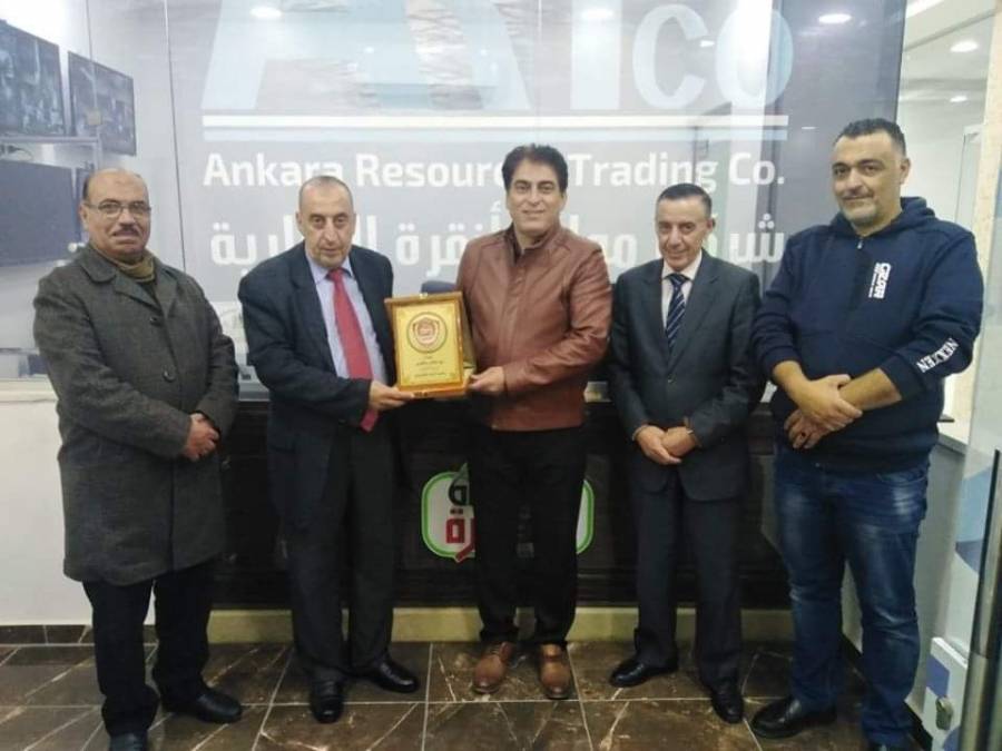 ديوان عشائر العقاربة يكرم رجل الأعمال محمد حكم العقرباوي