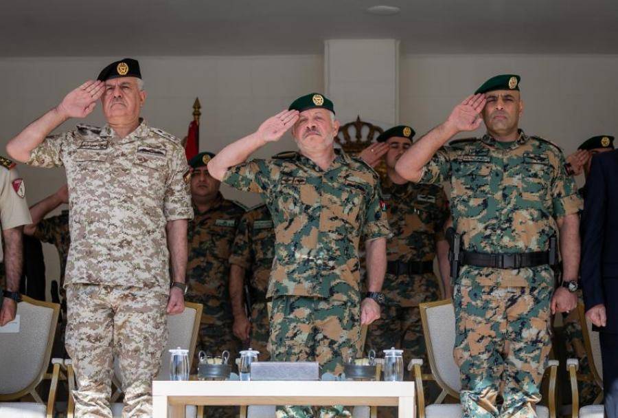 الملك يتابع تمريناً عسكرياً للحرس الملكي الخاص