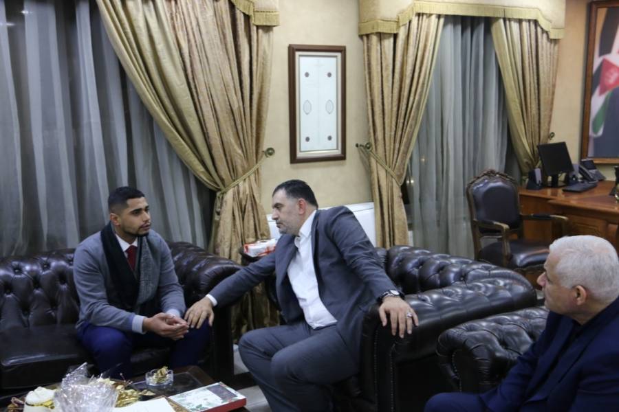 بتوجيهات من الرزاز البطاينة يستقبل الشاب بني هاني فور عودته للاردن بعد ان تقطعت به السبل في تركيا