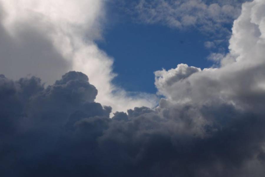 مدير التنبؤات الجوية: لهذه الأسباب لا يمكن التنبؤ 100 بدقة حالة الطقس