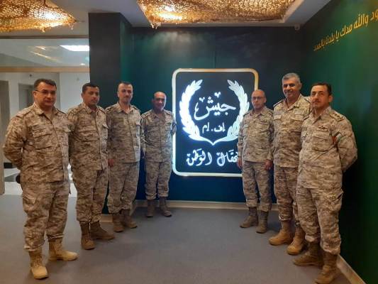 ضباط من القوات المسلحة الأردنية يزورون مجموعة الراية الإعلامية