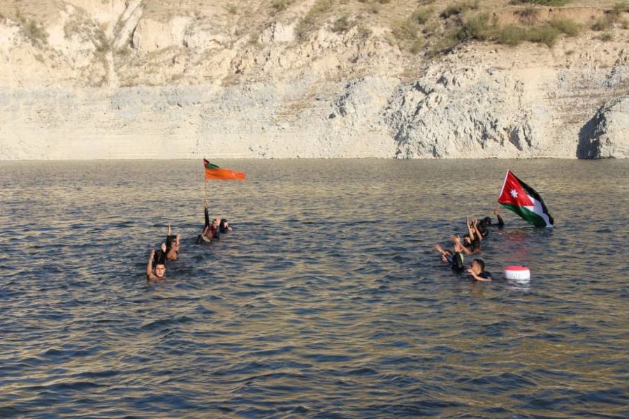 الدفاع المدني يحتفل بتخريج دورة الإنقاذ المائي في السدود والتجمعات المائية