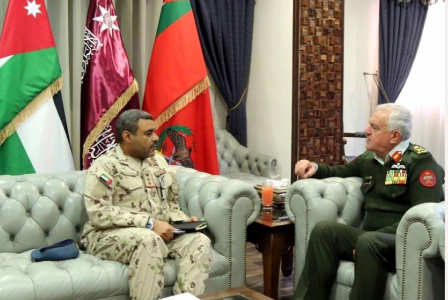 رئيس هيئة الأركان المشتركة يستقبل الملحق العسكري الاماراتي