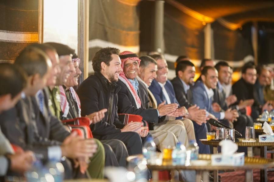 ولي العهد يلتقي مجموعة من أبناء البادية الشمالية... فيديو