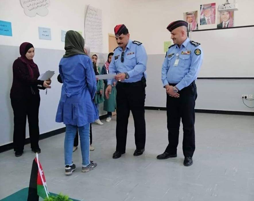 تخريج دورات أصدقاء الشرطة  غرب البلقاء...صور