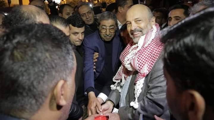 اضاءة أطول شجرة عيد ميلاد طبيعية  على مستوى الشرق الأوسط بمدينة السلط