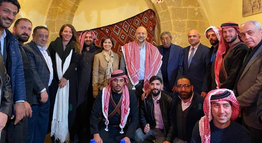 الرزاز يزور السلط ويضيء شجرة عيد الميلاد..صور