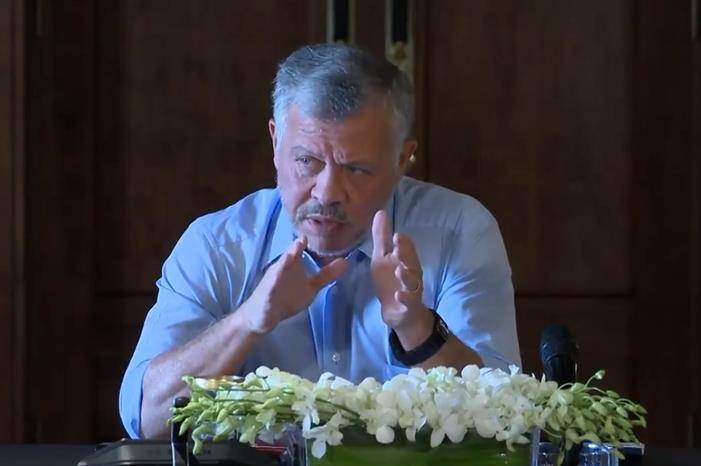 الملك يفاجىء المشاركين بحضور جانباً من جلسات مؤتمر البلديات الأردنية