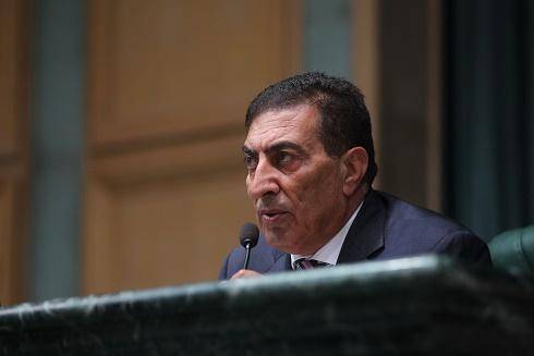 الطراونة للنواب: يا بنحترم الجلسة يا بنلغيها .. انا مش ناطور عندكم