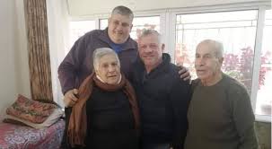 عاجل : بالصور .. الملك يفاجئ سيدة ويزورها بمنزلها في إربد