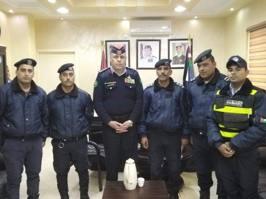 العقيد الخرابشه يكرم كوكبة من شرطة الرمثا