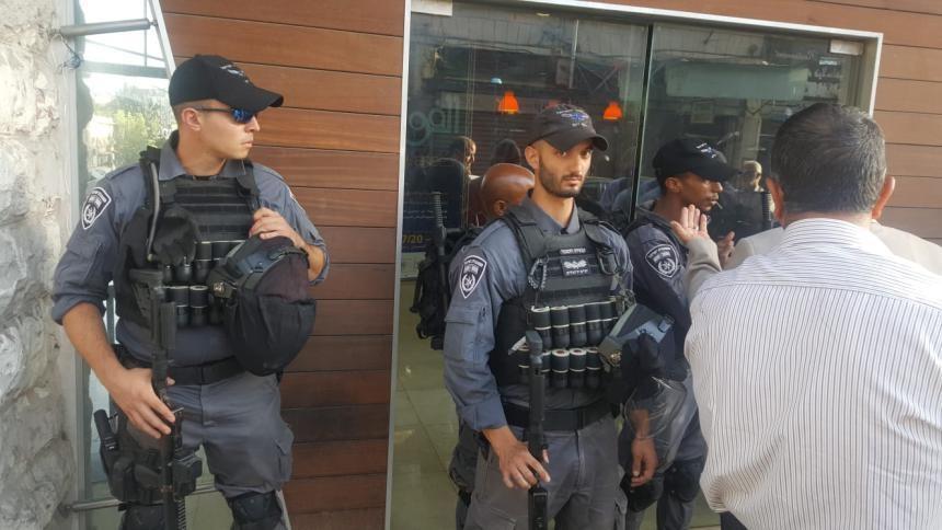 سلطات الاحتلال الإسرائيلي تمنع سفر 9 فلسطينيين للأردن