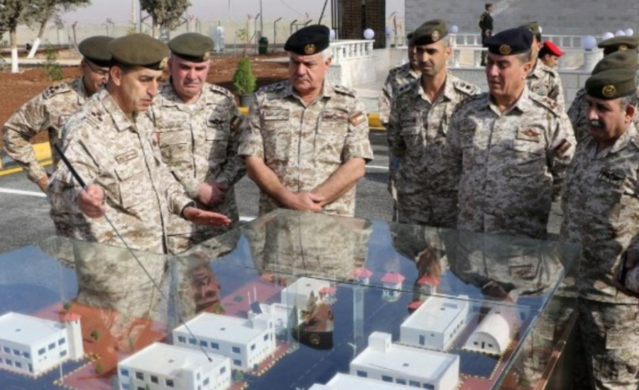 الحنيطي نقل تحيات جلالة القائد الأعلى لمرتبات المنطقة العسكرية الشرقية