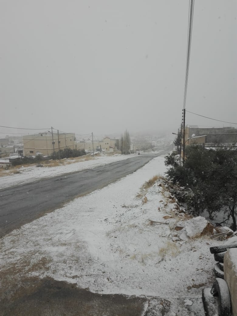 تساقط الثلوج في الطفيلة... فيديو