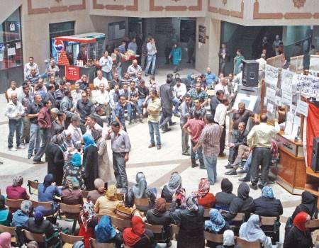 اعتصام لموظفي وزارة العدل في المحاكم للمطالبة بعلاوات وحقوق وظيفية