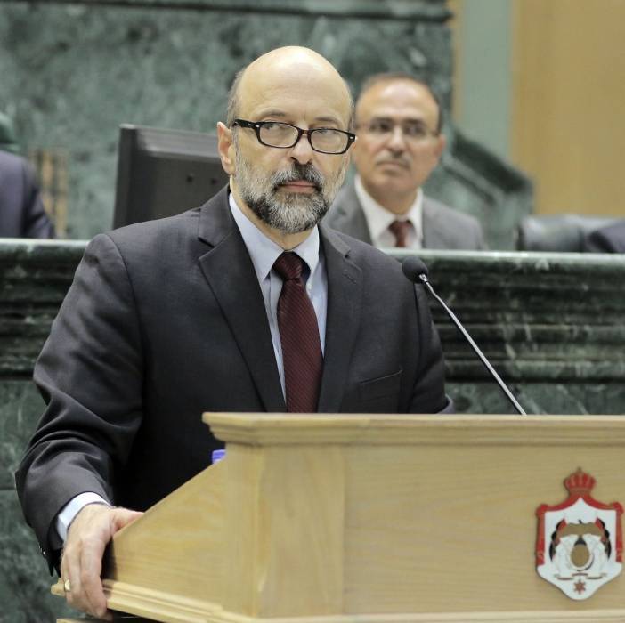 الرزاز يقر بوجود مبالغة في التوقيف الإداري