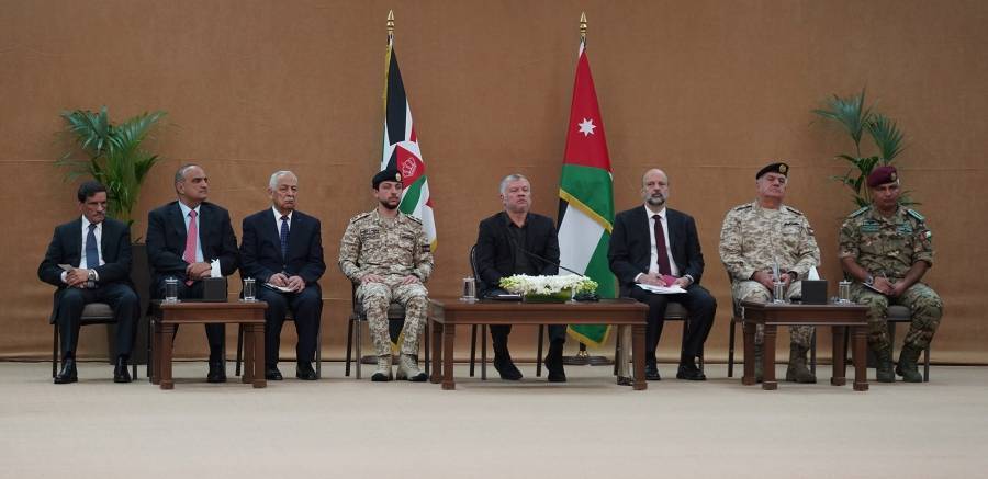 الملك يلتقي ابناء قبيلة عباد في مجلس بسمان