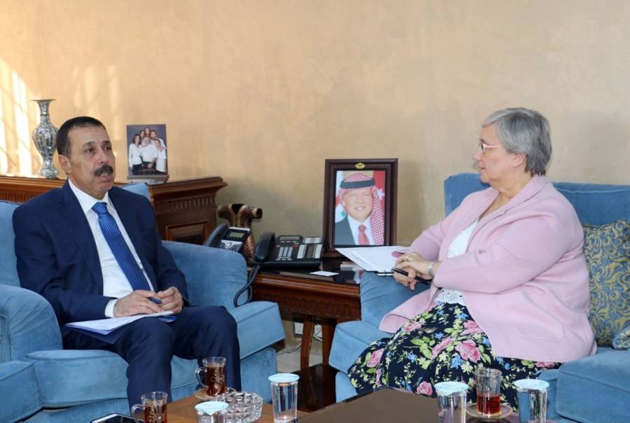 وزير التربية والتعليم يبحث مع السفيرة الكندية علاقات التعاون