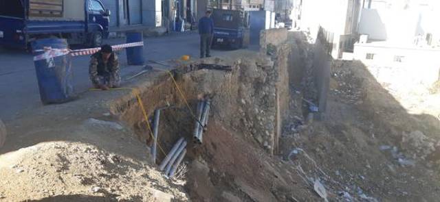 الطفيلة: انهيارات متكررة بشارع يتوسط المدينة والحل مؤجل منذ سنوات