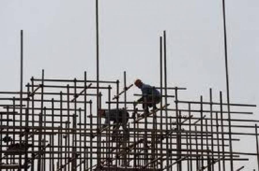 سقوط عامل من عمارة قيد الإنشاء