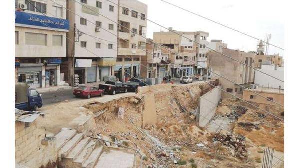 إغلاق طريق حيوي في الطفيلة بسبب الانهيارات والتصدعات