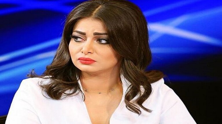 رد فعل غير متوقع من مذيعة عراقية علمت بوفاة أخيها على الهواء (فيديو)