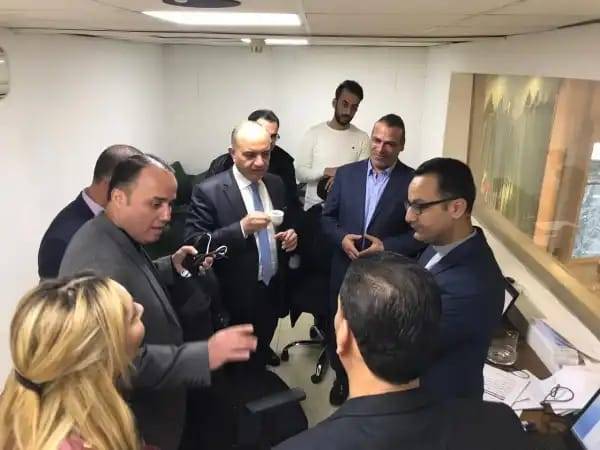 العضايلة يزور الصحفيين خلال جلسة النواب