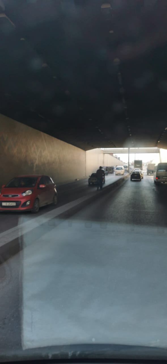 انقلاب مركبة داخل نفق الجمرك باتجاه كليه حطين