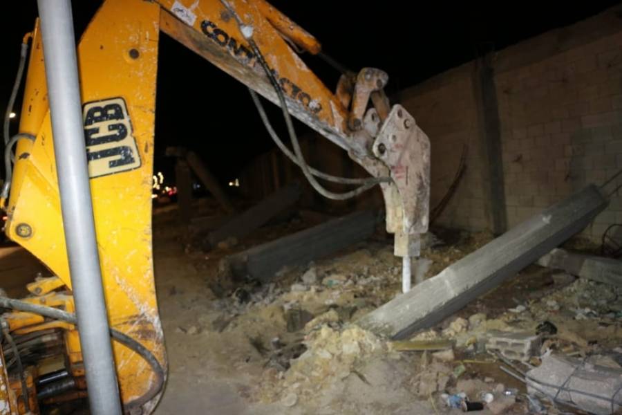 ازالة وهدم ٣٧ مخزن تجاري معتد على شارع الجيش في الزرقاء