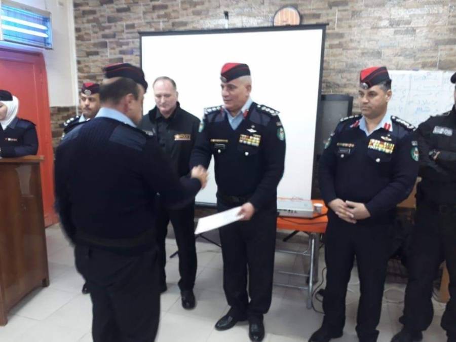 العقيد الزعبي يرعى تخريج دورة الإستجابة الأمنية... صور