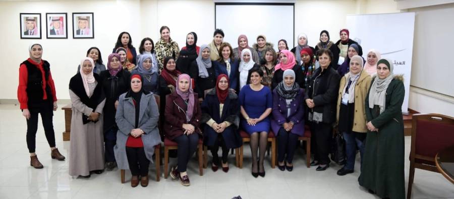 تمكين النساء لأدوار القيادة تزور المستقلة للانتخاب