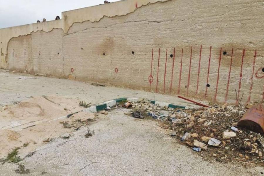 (الأشغال) تنذر الشركة المنفذة لسور مدرسة كفرراكب