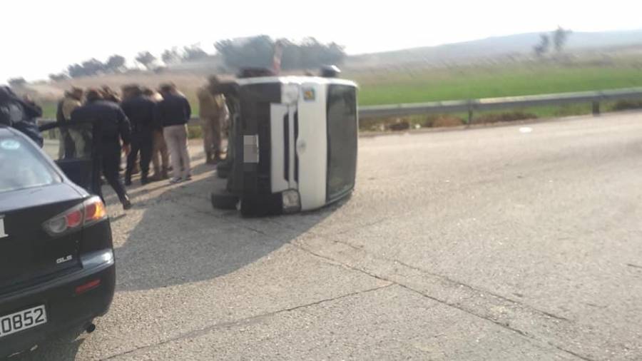 شاهد بالصور ... 4 إصابات بتصادم باصين في منطقة خو بالزرقاء