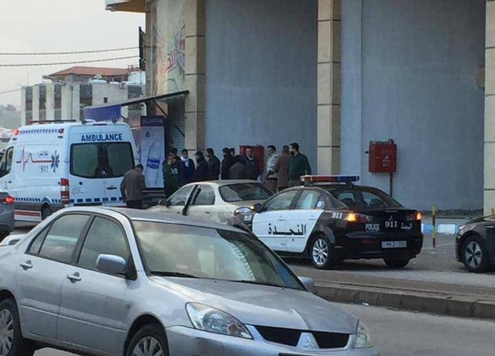 العثور على شاب متوفيا داخل مخزن تجاري في اربد... صور