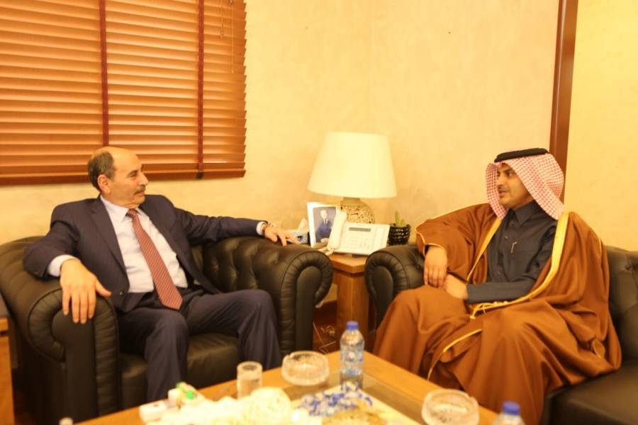 العموش وآل ثاني يشددان على ضرورة تعزيز التعاون الاردني القطري في مجال الانشاءات والاسكان والهندسة