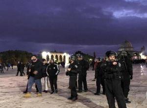 الاحتلال يقتحم الاقصى ويعتدي على المصلين