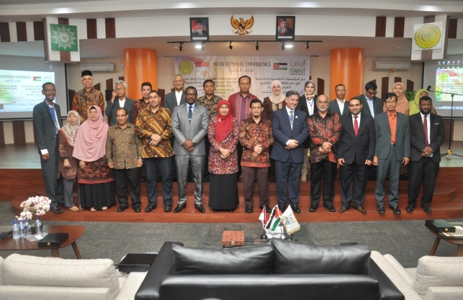 مركز أرض السلام الأردني ينظم مؤتمراً لنشر ثقافة السلم العالمي في جاكارتا.