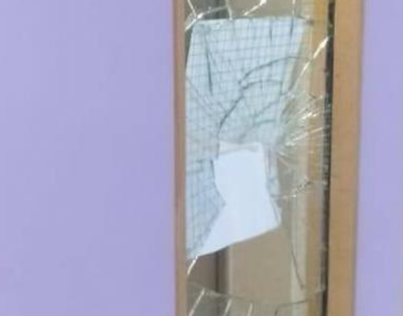 بالصور .. مجهولون يعتدون على مستشفى الملكة علياء بعد وفاة مريضهم الثمانيني